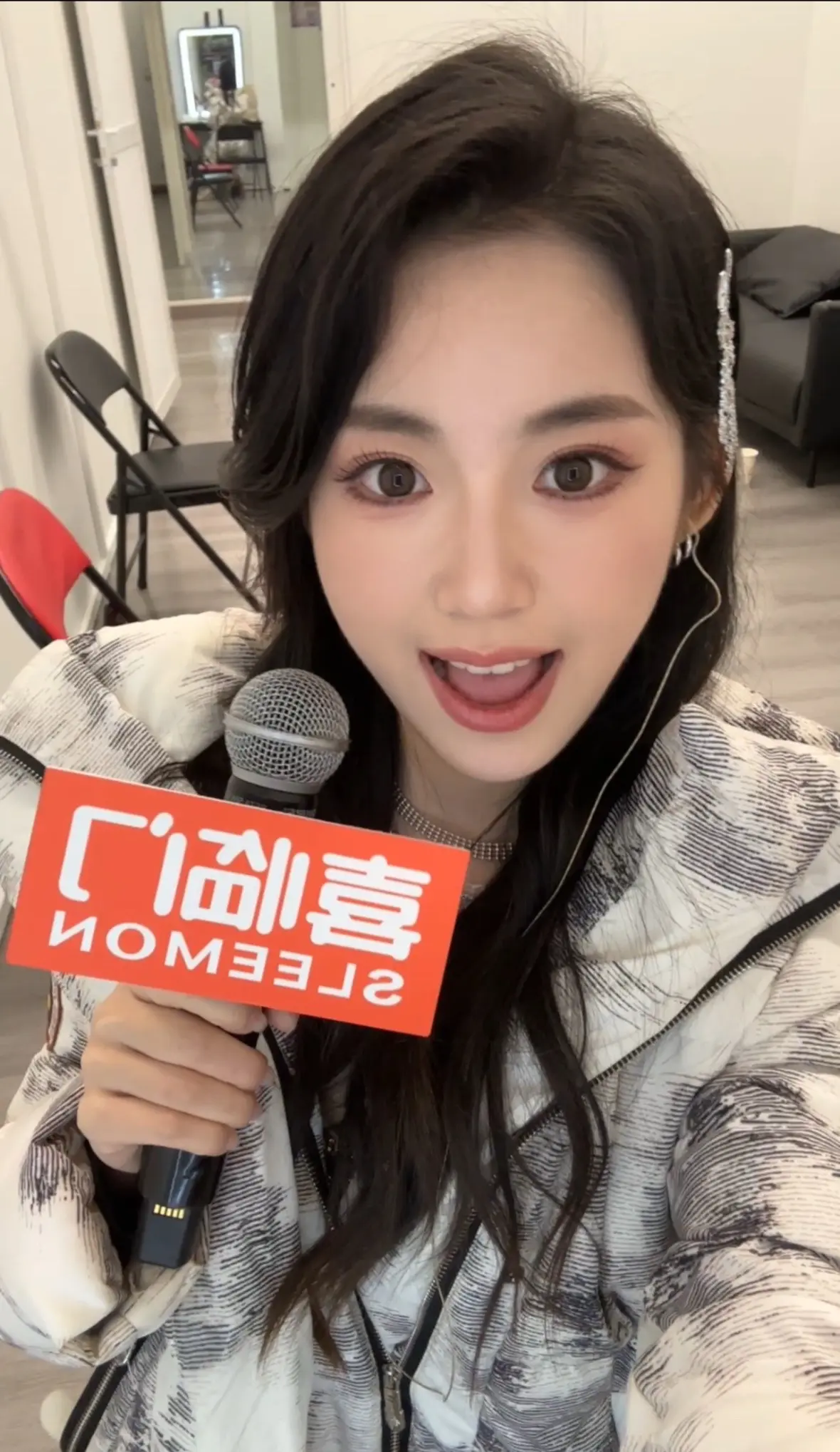 今晚七点半锁定浙江卫视跨年晚会。多多陪大家一起跨年呀 多多请大家多多包涵🥰