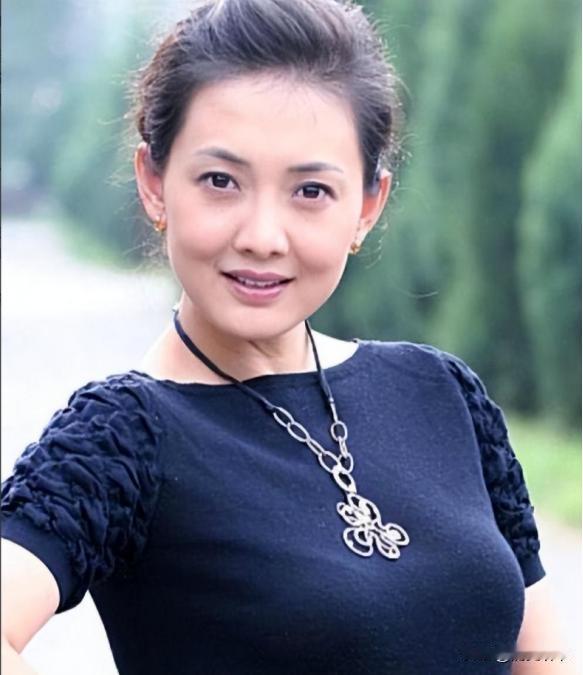 2007年，牛莉生下一女，在一次吵架的过程中，她怒气冲冲地问老公刘亚东：“你比我