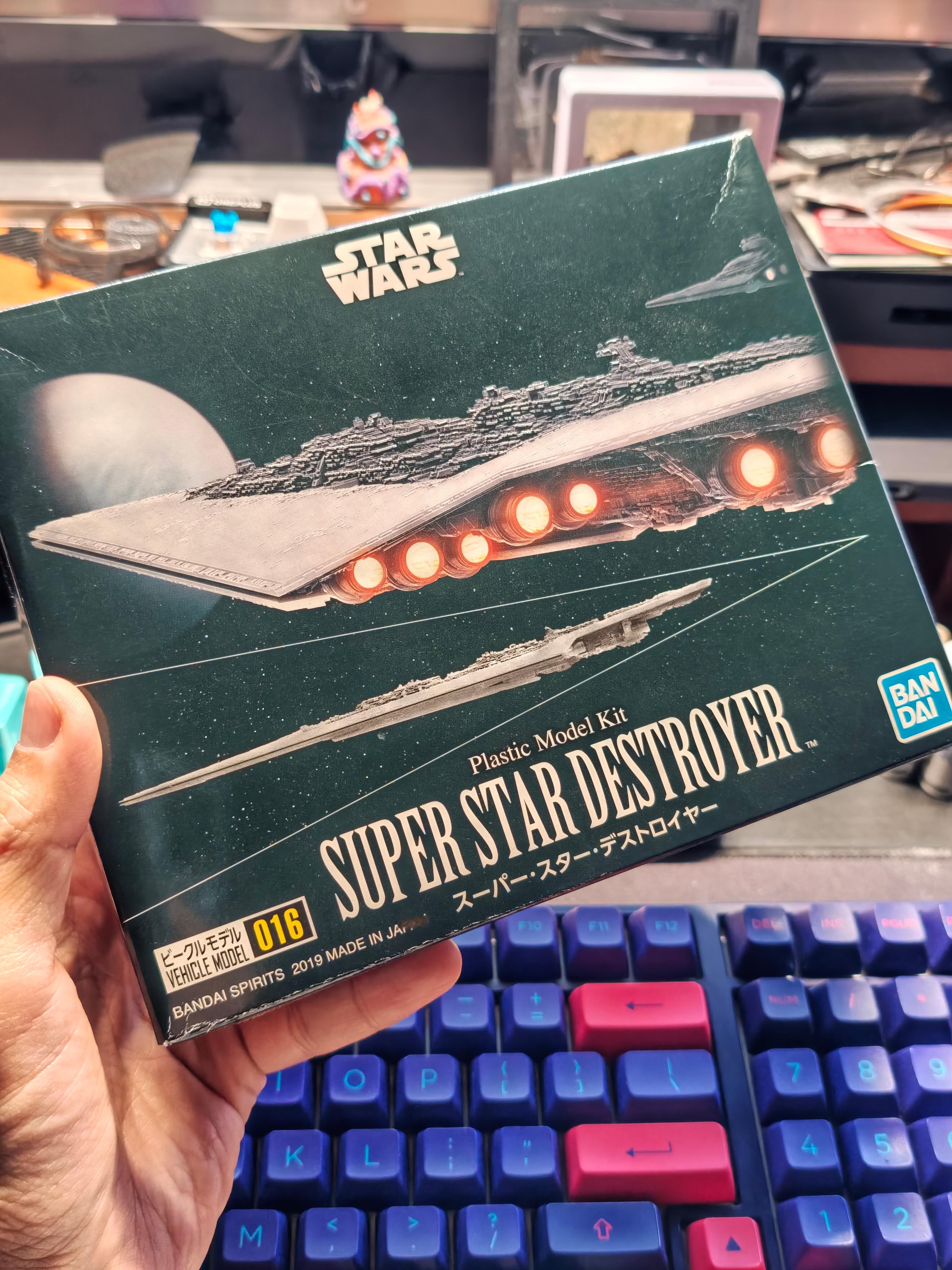 小朋友要买个歼星舰，他自己选好了，自己付钱。跟我说200块，我说还行吧。拿到以后