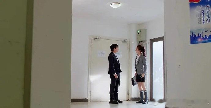 檀健次与王楚然身高差 檀健次与王楚然《爱情有烟火》身高差引发争议，美女失去高跟鞋