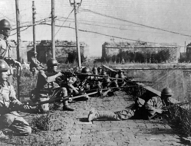 照片为1931年9月19日凌晨，日寇用几百兵力便完成了对沈阳城的占领...