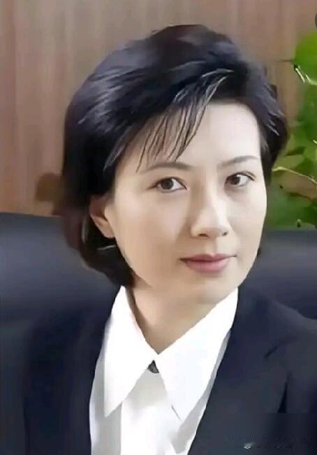 她是最干净漂亮的女演员，出道几十年不温不火的，人品好，低调，她所饰演的马立凤是一