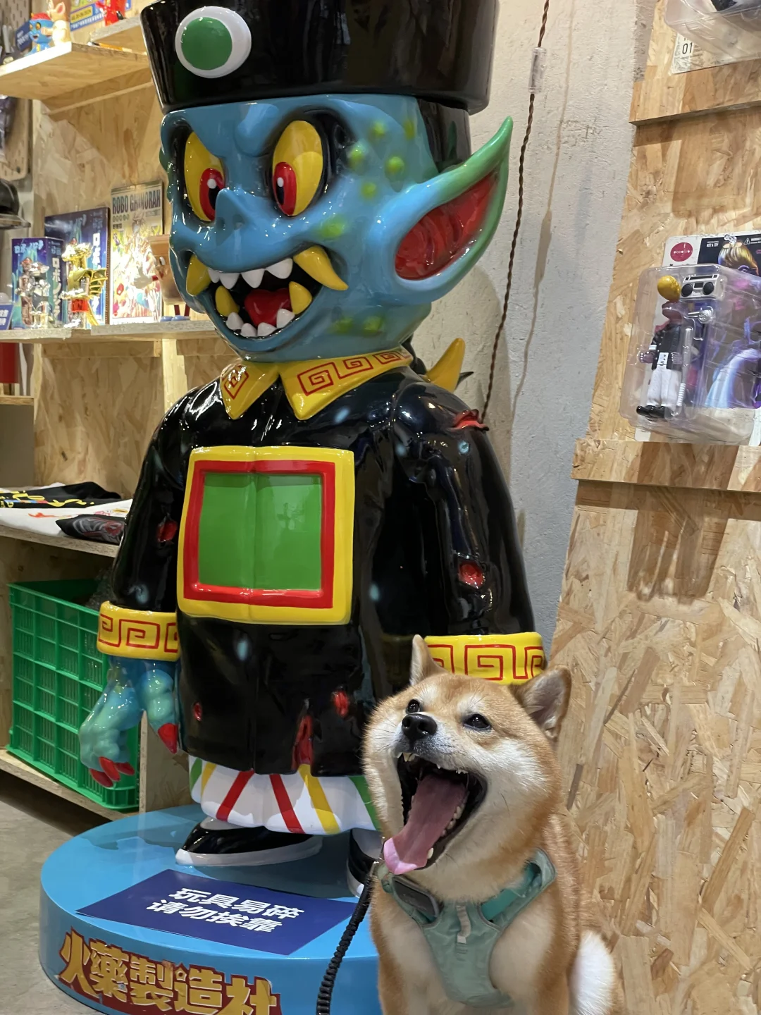 汪！我也有四颗虎牙！