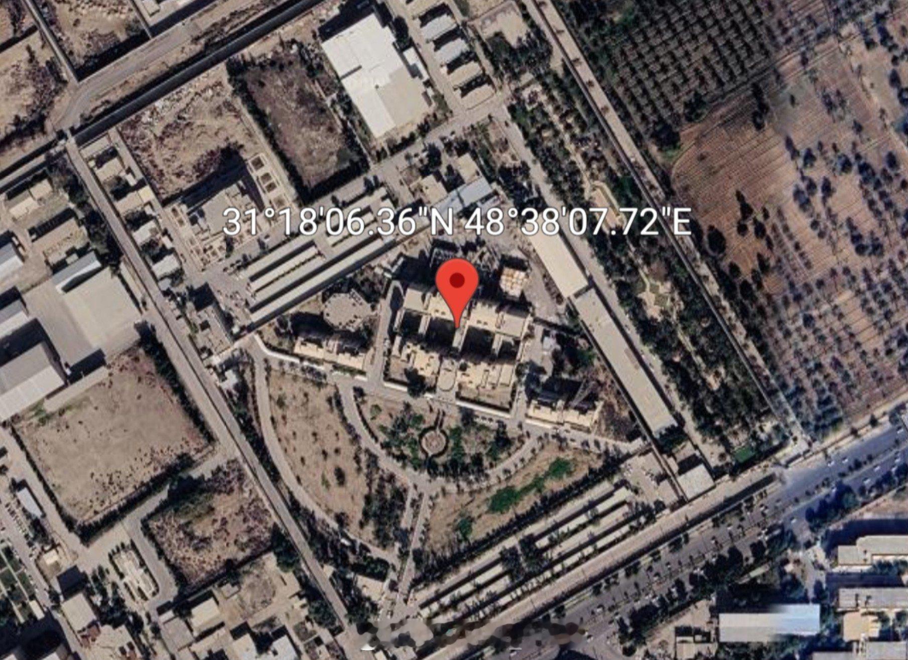 低分辨率卫星图像显示，昨晚美军袭击了伊朗情报与国家安全部位于阿瓦士的省级总部大楼