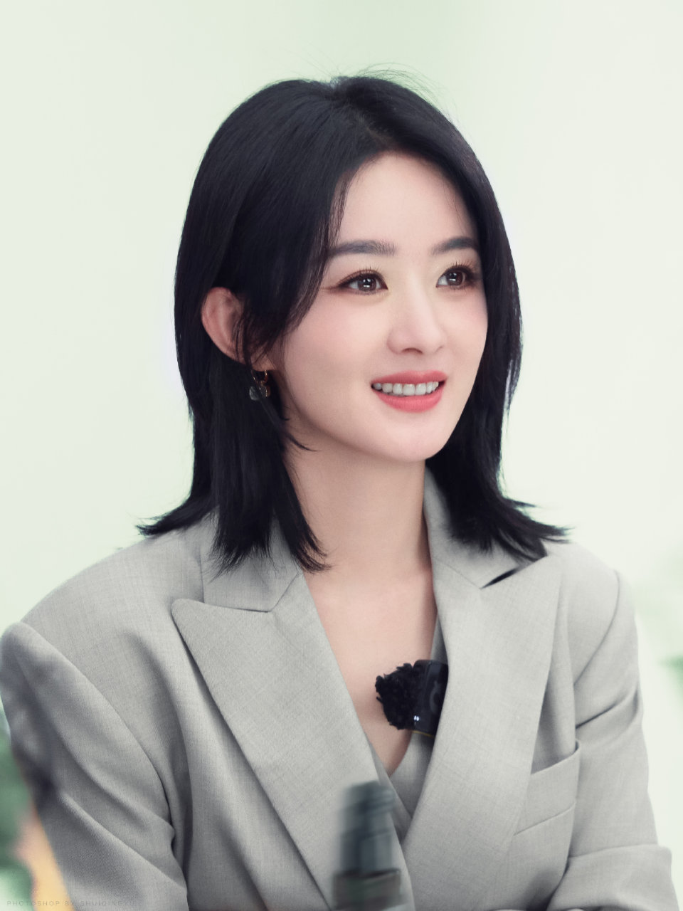 自信端庄优雅的女主持
