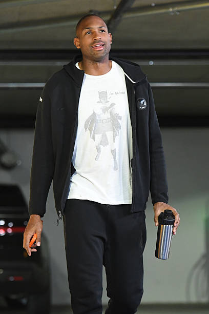 勇士队记Slater：霍福德的小腿拉伤正在恢复好转，但目前只能进行个人训练。霍福