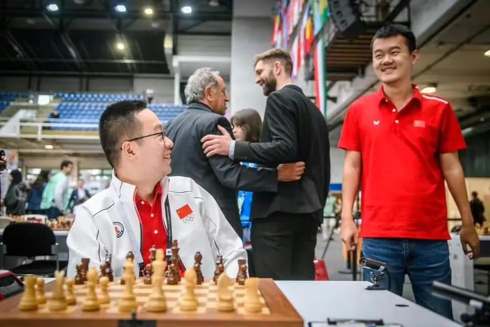 丁立人首败，中国男队退居积分榜第二集团，印度队一枝独秀。
国际象棋奥林匹克团体赛