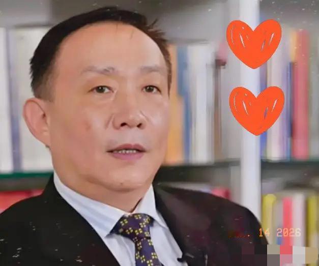 卢麒元这回算是把天窗给捅亮了。
听着刺耳，但理儿说得真透彻。

老婆孩子都在大洋