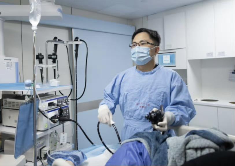 浙江有位患者，被持续打嗝、嗳气这些症状折磨了好一阵子。在两年时间里，他做了四次普