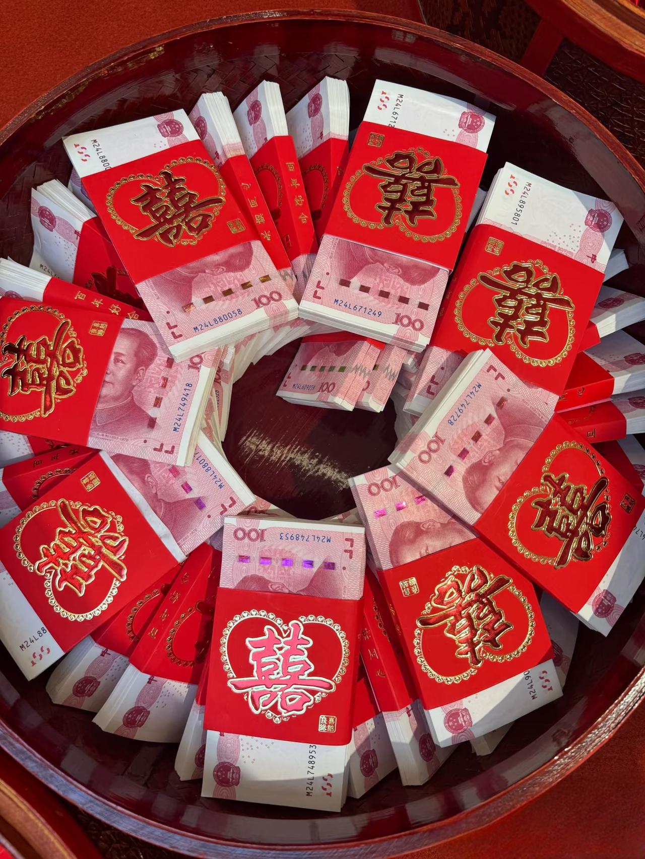 网上最近流行一段话，
不是处女就别提彩礼，
​这句话一出，网上直接炸了，
各种观