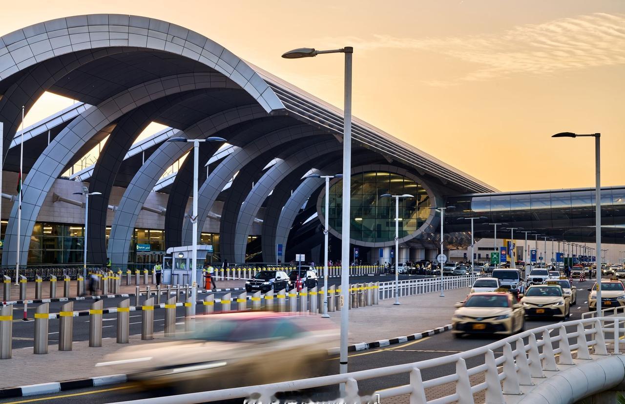 迪拜国际机场第三季度旅客量创新高。迪拜国际机场2025年第三季度旅客量达2420