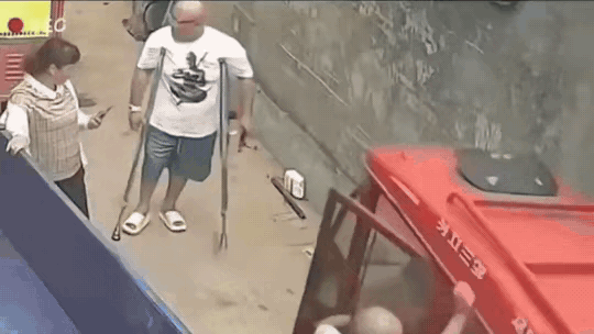 非要把我仅剩的一条好腿折腾没了是吧