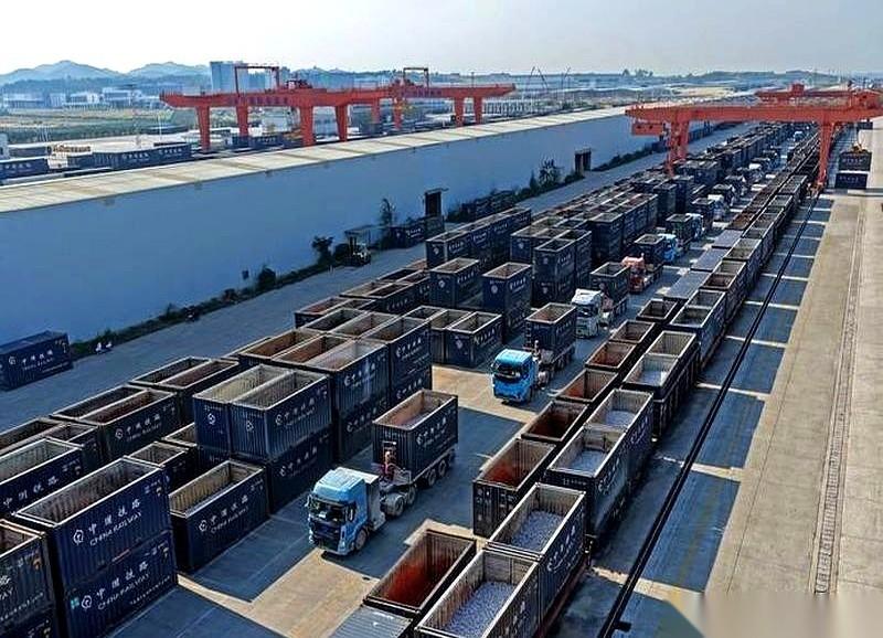 新加坡总统曾在国际货币基金组织的讲台上，直接点名中国。要求中国别搞什么“完全自给