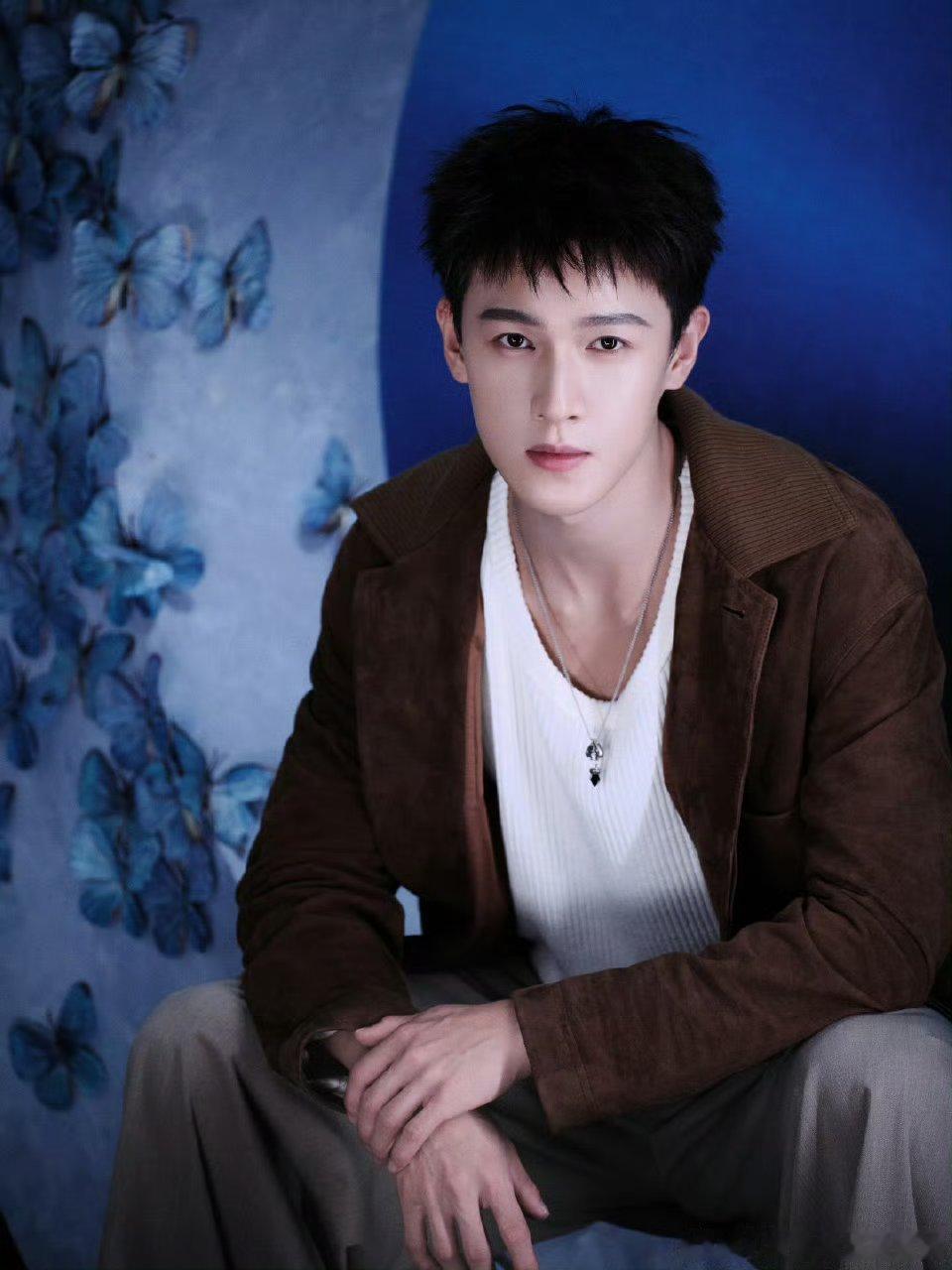 李昀锐一线男刊《时尚先生》双刊预热 ，半年解锁三本主流男刊 ​​​哇塞九重紫红利