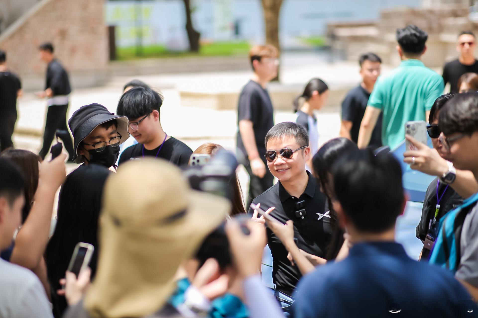 何小鹏与雷军商量过G7和YU7上市时间何小鹏透露，围绕小鹏G7和小米YU7，他和