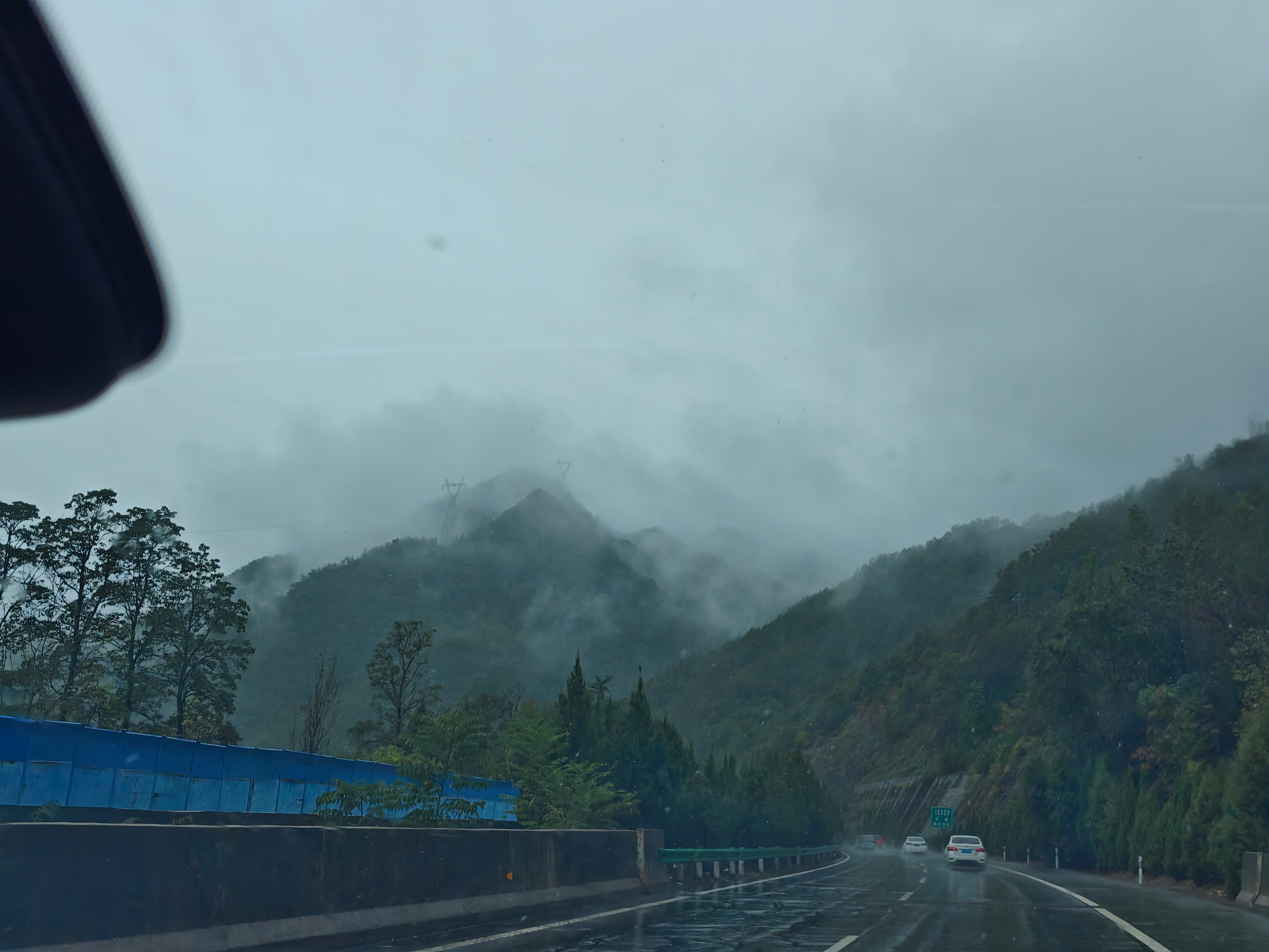 回家路上的烟雨蒙蒙 ​​​