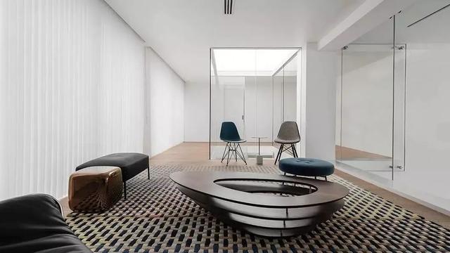 320㎡现代极简，黑与白的纯粹设计，简洁明亮、时尚大方