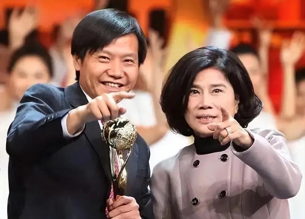 其实不建议合作企业碰瓷小米。
碰瓷了就会被放大、比较。
国内大部分企业，是经不住