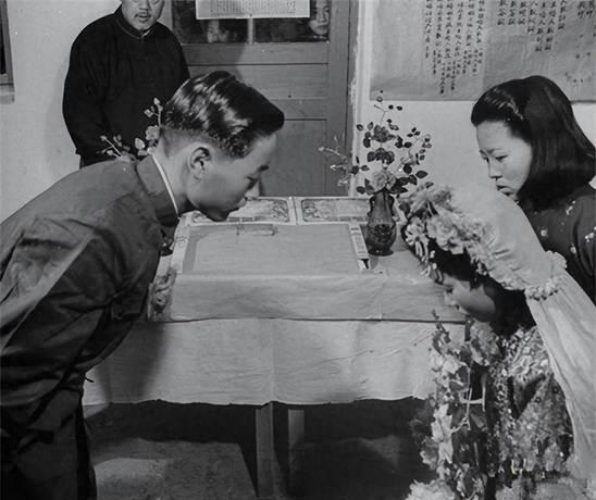 1954年，退伍老兵与妻子同床共枕52天后，民警突然敲开了段德显：“你这个妻子是