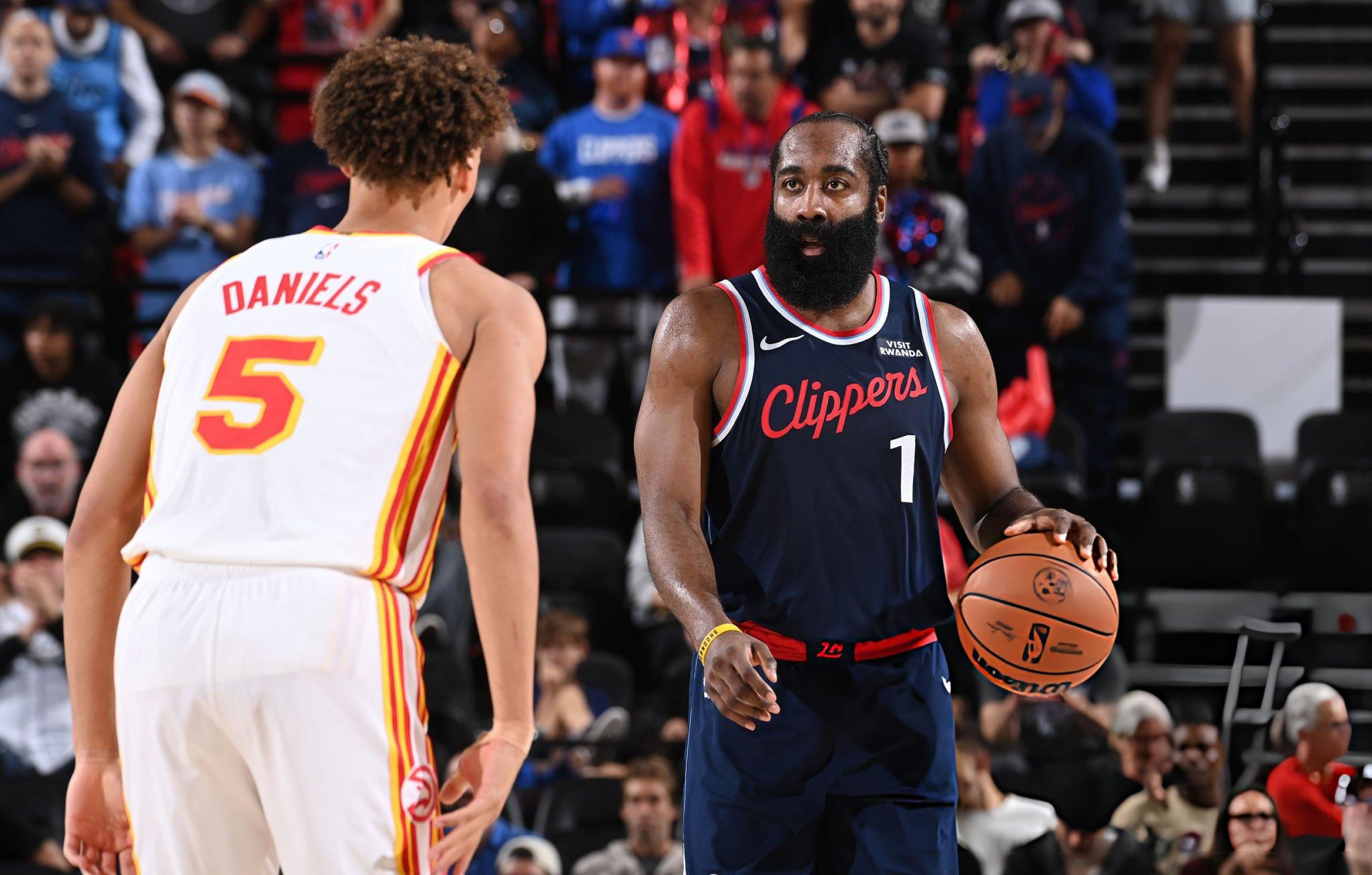 哈登：我们阵容变化太多了，轮换阵容里进进出出的人太多了