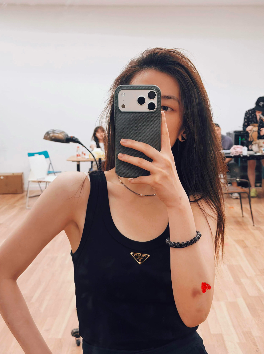 怎么有人连淤青都是爱心的形状。好萌的吧。 
