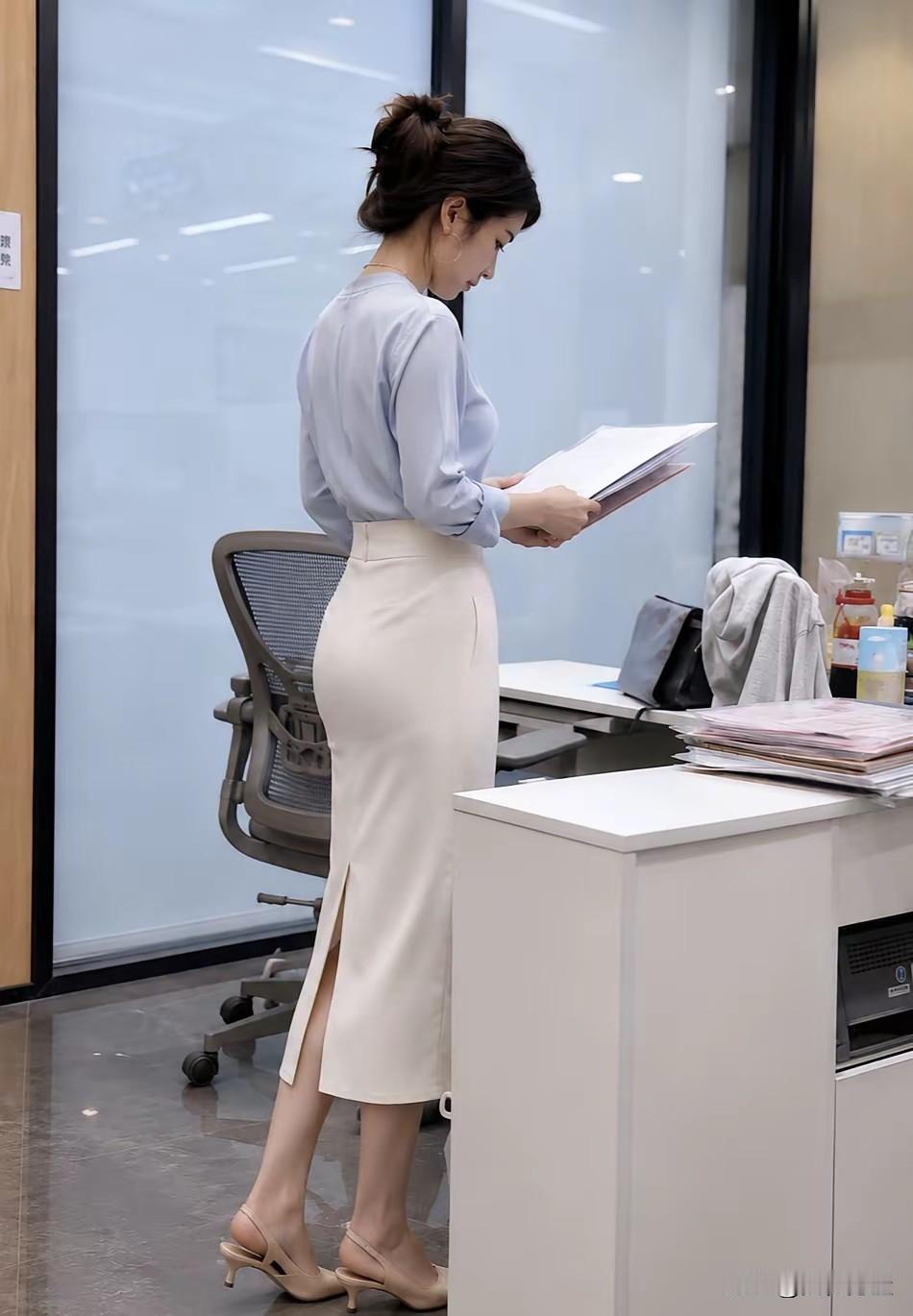 快点下班吧，再晚搭不上，最后一趟公交车了