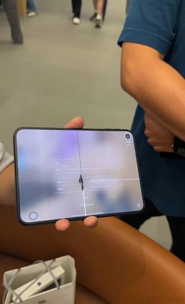 iPhoneDuo屏幕开裂iPhone Duo大规模裂屏大量新机在正常开合状态下