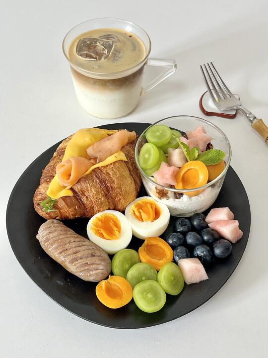 元气早餐|三文鱼可颂🥐酸奶杯🥣冰拿铁☕