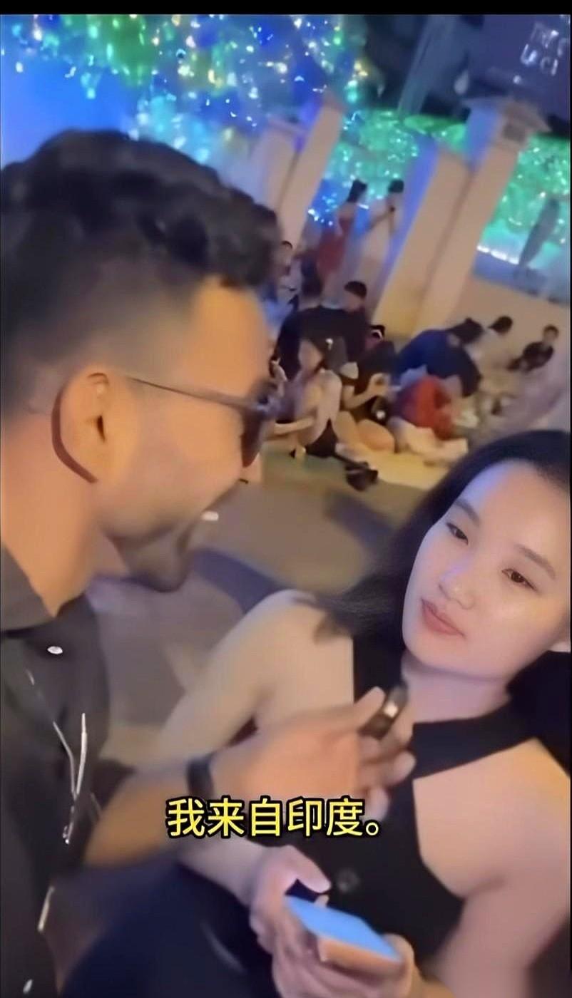 印度博主街头采访的相关讨论，
大家吵了这么久。
现在梳理完全部公开信息，很多片面