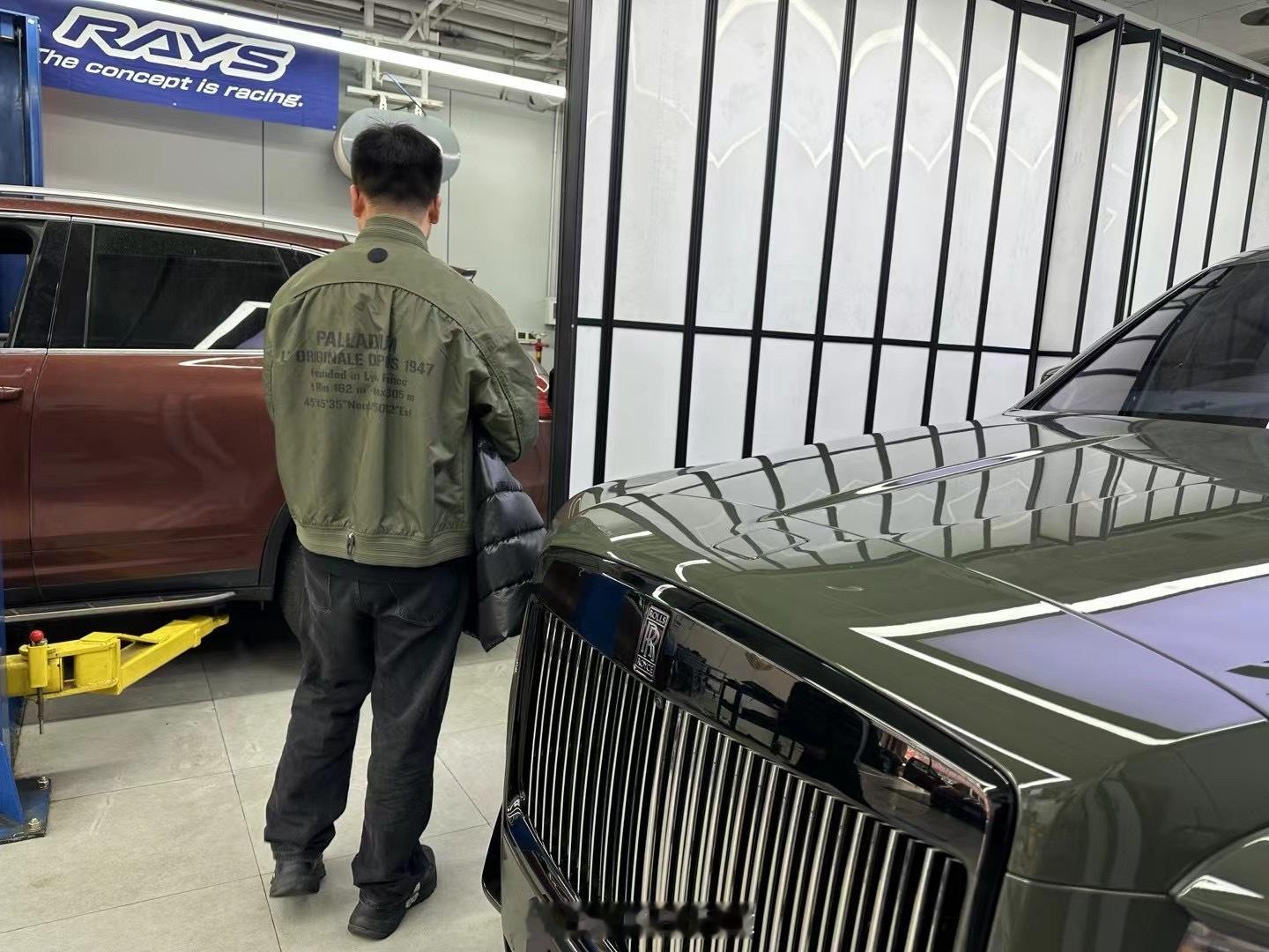 撞衫军火绿[doge]#劳斯莱斯库里南#  ​​​