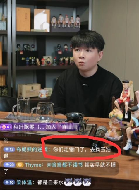 相声演员玉浩这下压力大了。
玉浩的话剧演砸了，谢幕的时候，台下观众直接大喊 “退