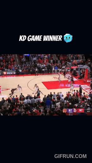 杜兰特制胜远射击杀旧主太阳。在此前三分球11投1中的情况下。丰田中心起了MVP歌