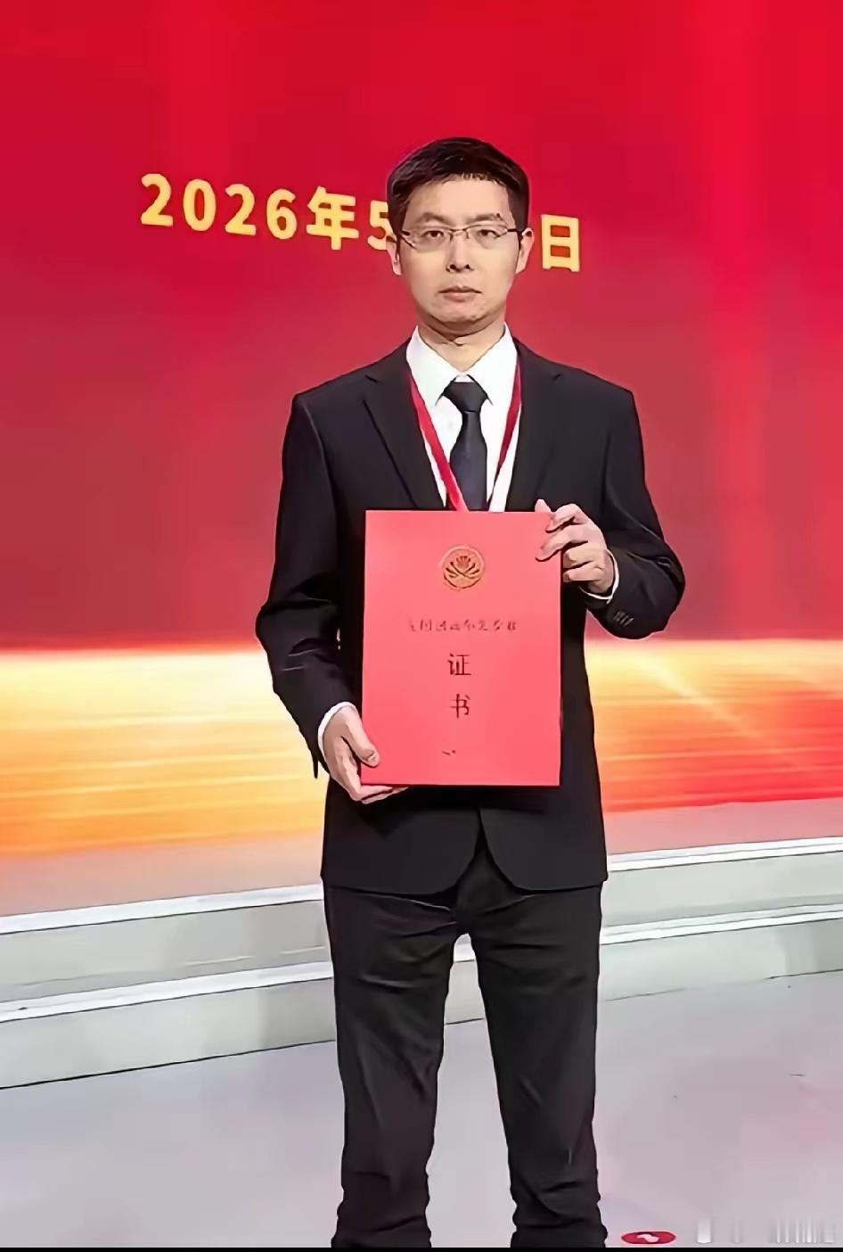 你说他为什么不笑呢？？！以后宇树的机器狗机器人战时，会不会倒戈兵变？它自己都说了
