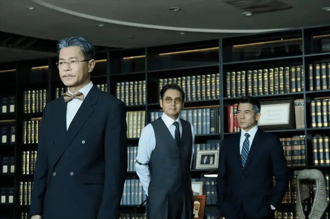 周润发验证了什么叫“过气巨星”。寒战一直在宣传上推发哥来引流。结果没有带来任何的