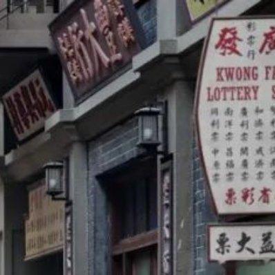 拿着手机看世界强城在行动 近日，“剧美中国·剧游浙江温州行”影视文旅融合创作调研