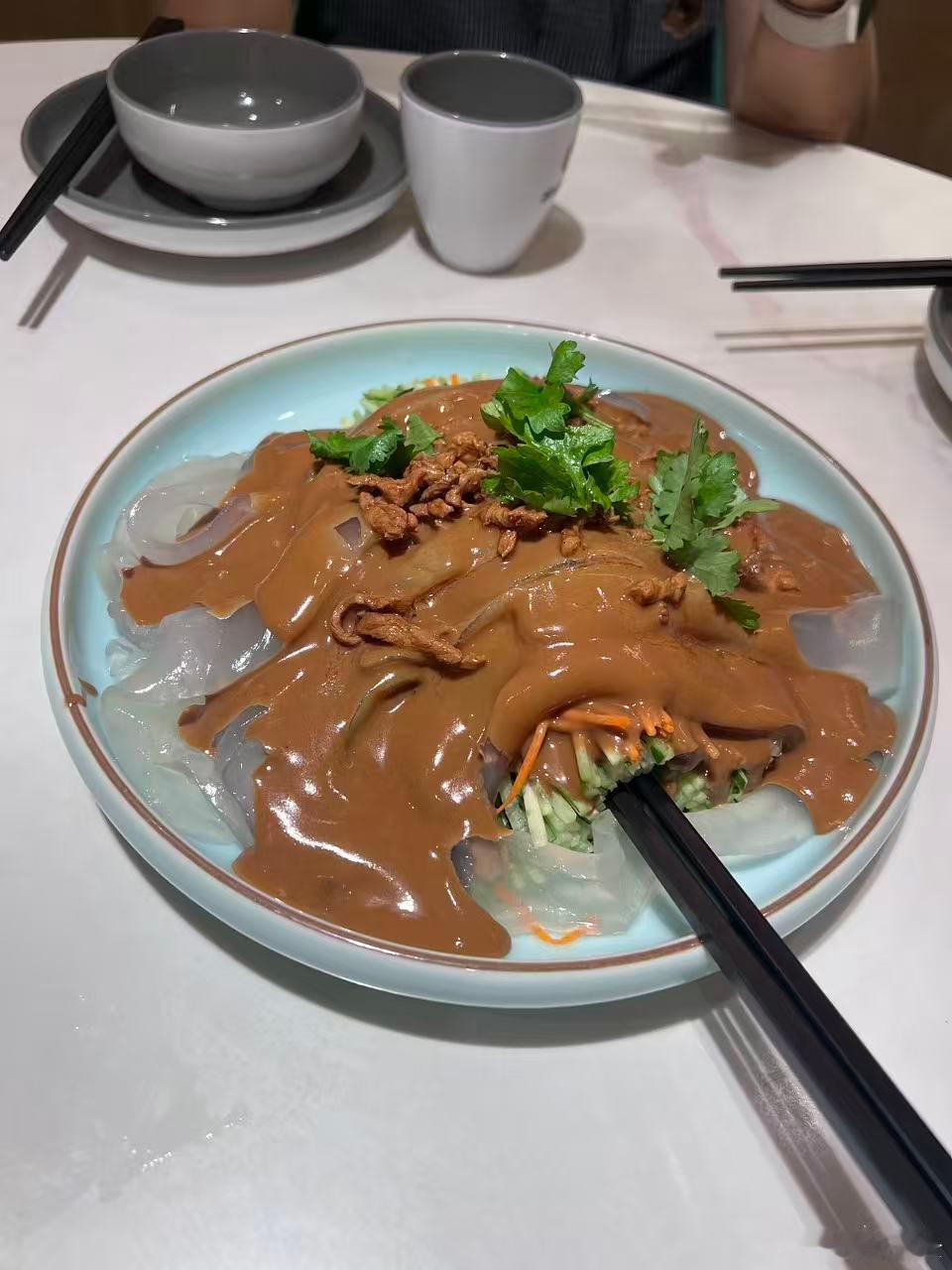 上海美食  被浇透了之后，强烈要求安排吃饭，这不简单？有肉有菜有饺子有冰棒，吃吃