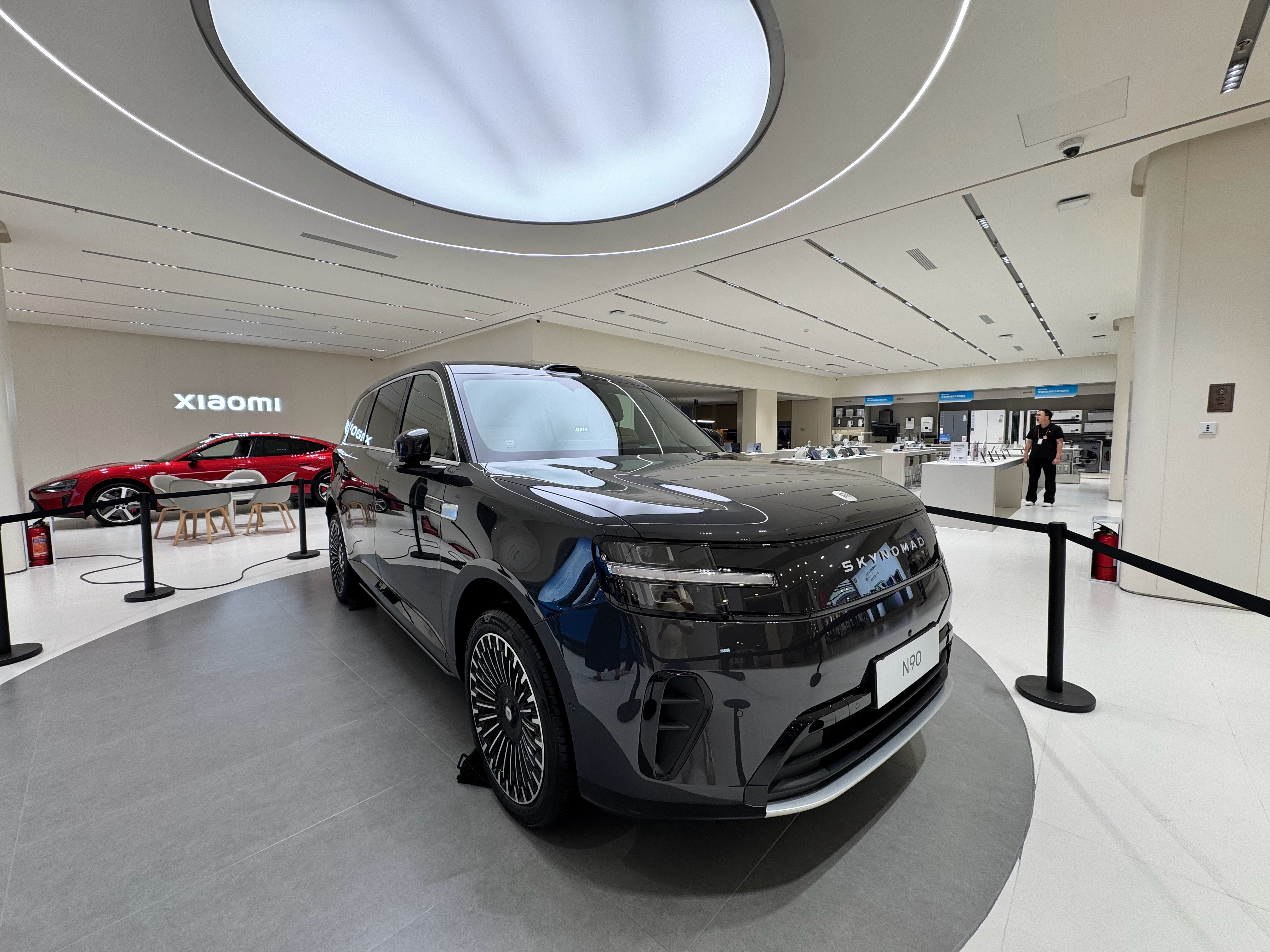 小米澎程N90！一台可以加92、95、98的大型增程SUV，实际看来，确实很大！