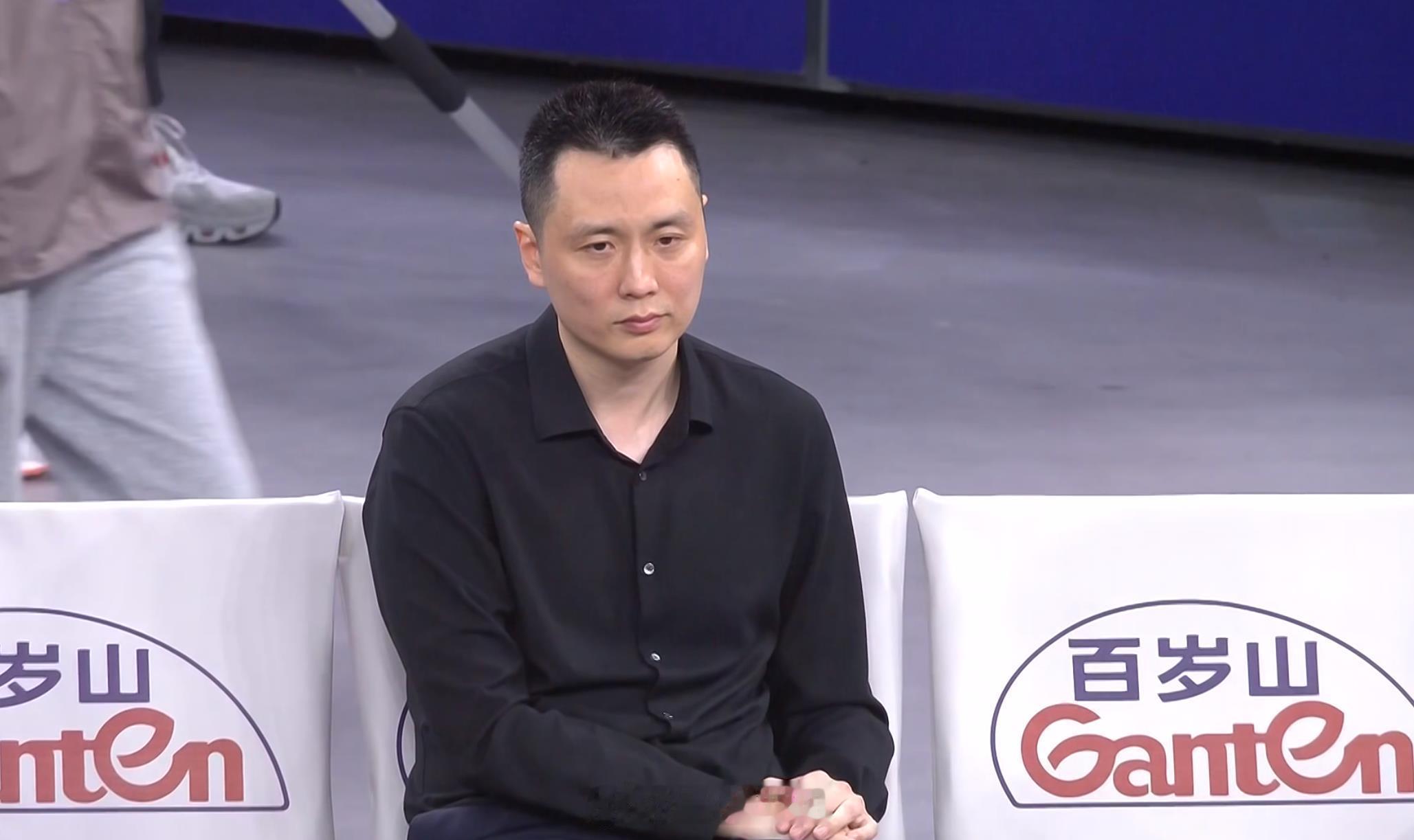 cba总决赛CBA 你说他有心事吗？ 