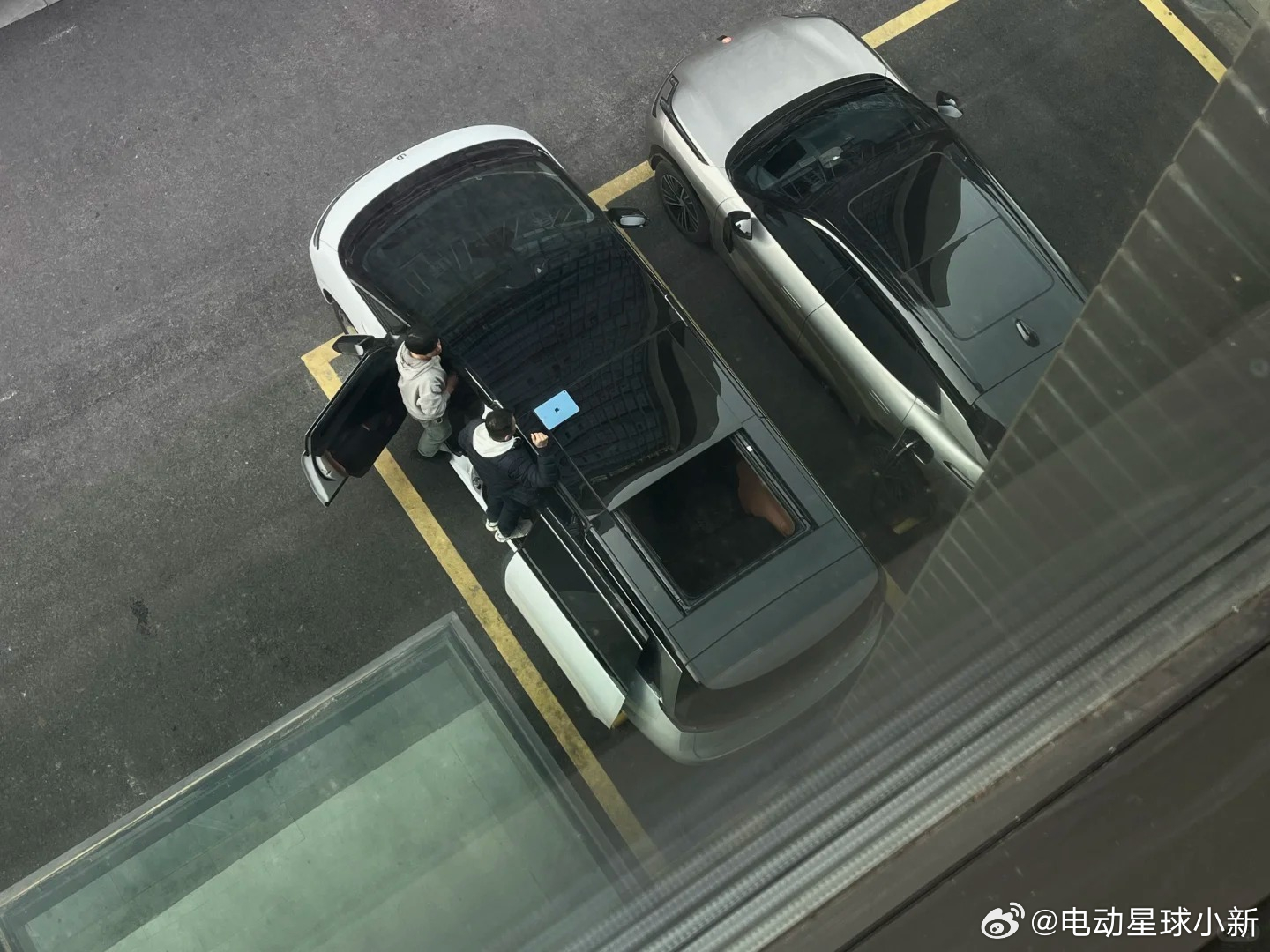 零跑 D99 的大天窗曝光了，是真的很大网友：要的就是这种敞亮的感觉零跑D99零