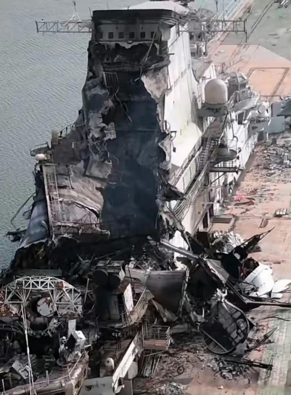 给国家一个非常不成熟的建议，建议搞一个大马力无人拖船，能把几万吨船飙到30节那种