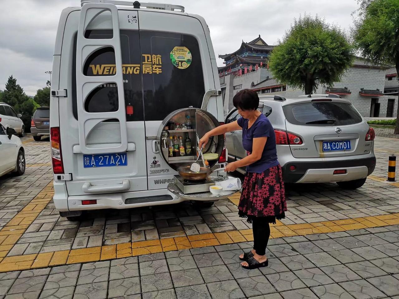 住房车还是住酒店？晚年旅行最高级的通透
 
经常有人问我，自驾旅行，到底是住房车