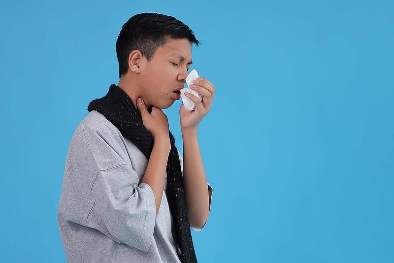 光膀子的问题这里不说，只说说擤鼻涕给人留下强烈印象的原因：1️⃣喉头可能不好，常