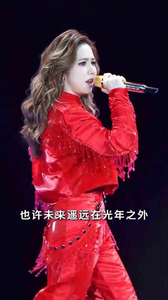 缘分让我们相遇乱世以外，命运却要我们危难中相爱。也许未来遥远在光年之外，我愿守候