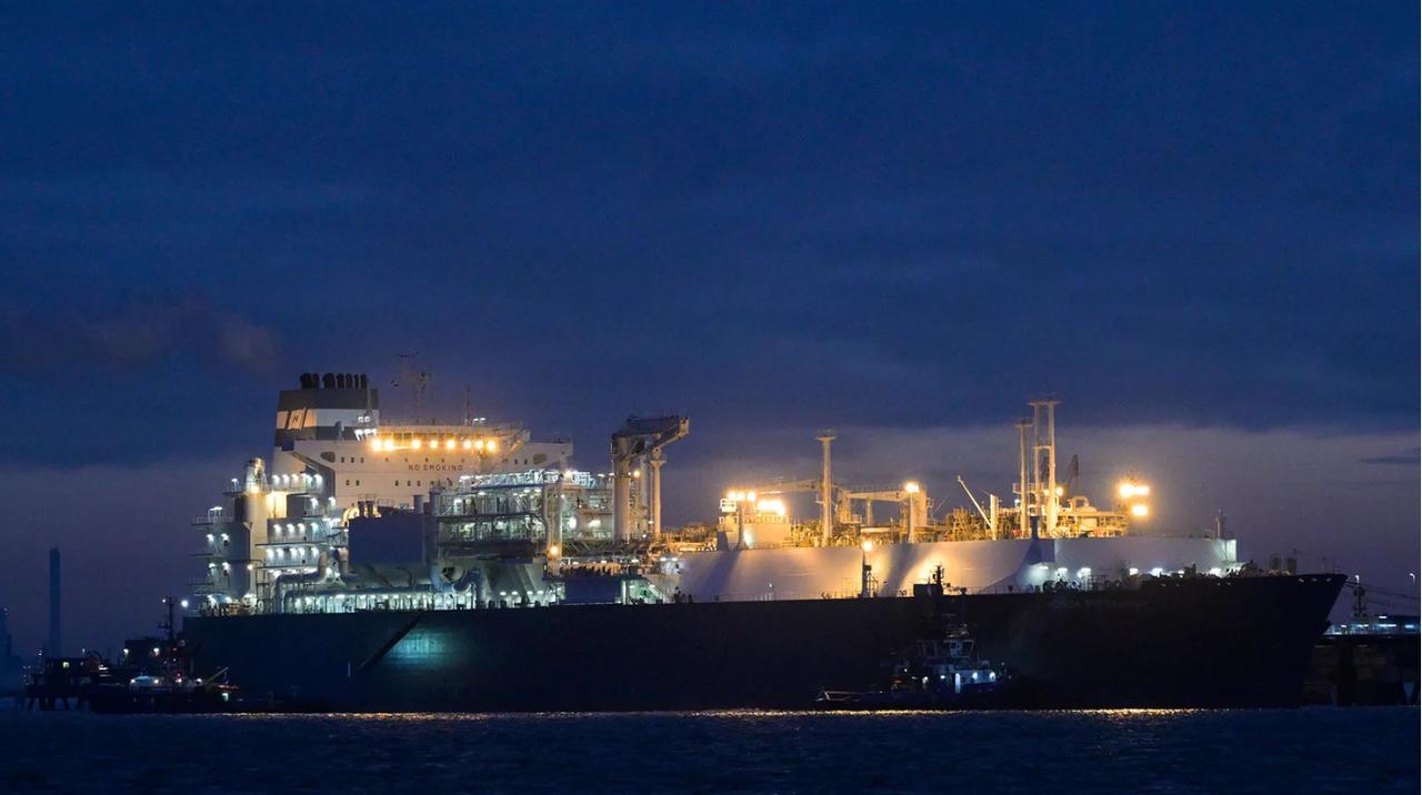 路透社：俄运输液化天然气油轮在地中海起火
 
 
路透社援引消息人士报道称，一艘