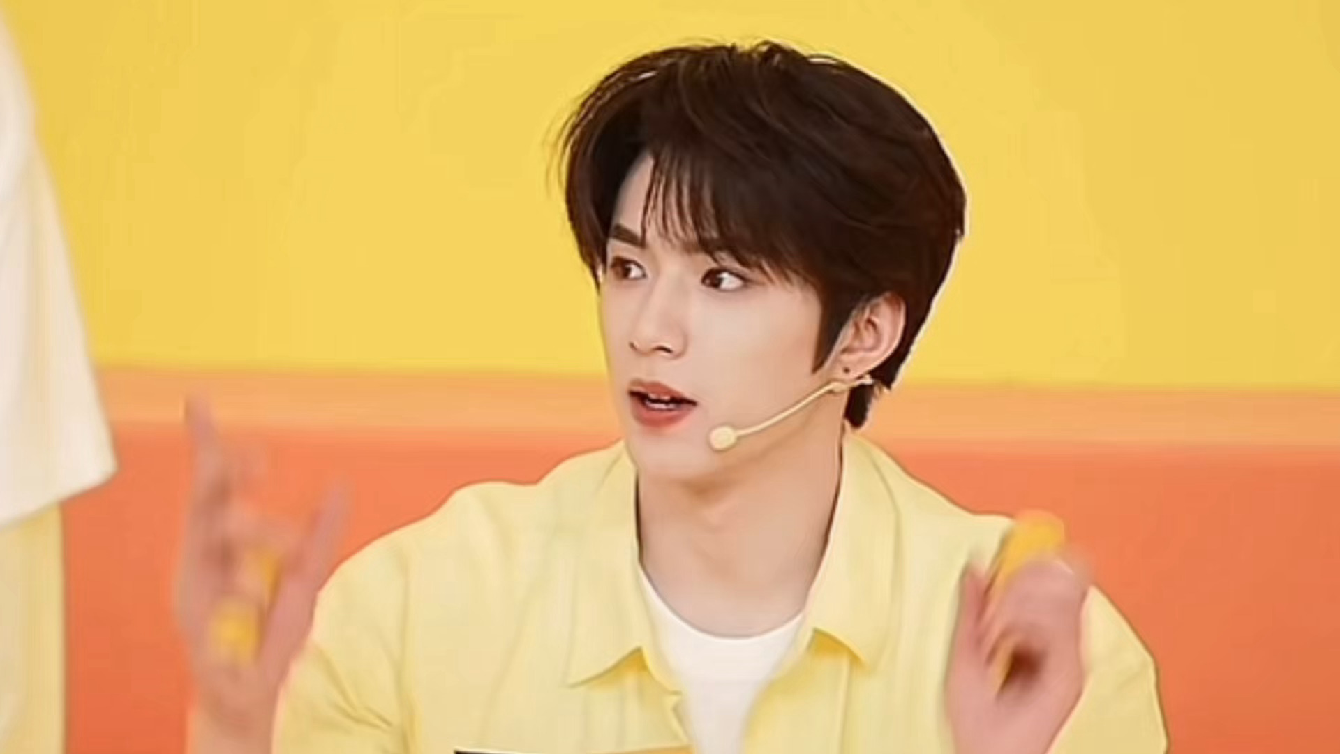 代言人太帅完全只能看到哥哥的脸了…🥺🥺🥺笑得好宠
