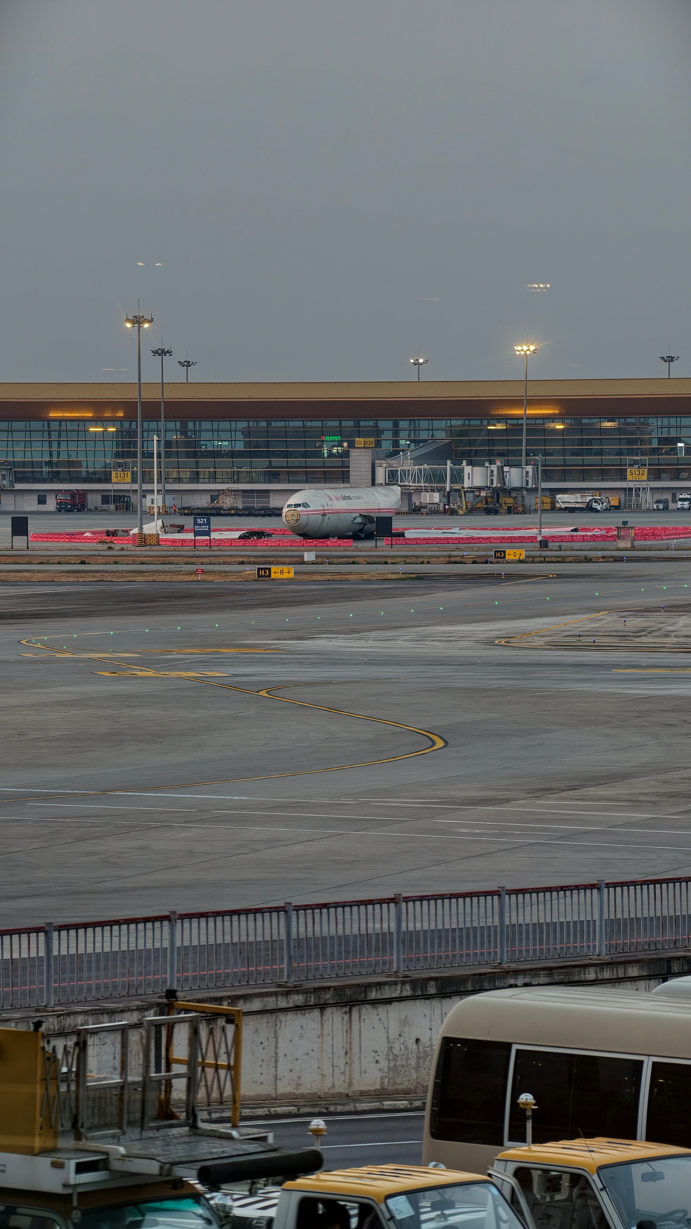 给大家感受一下vivox300pro 的威力，图一的超级无敌远处有个大胖鸟，图3