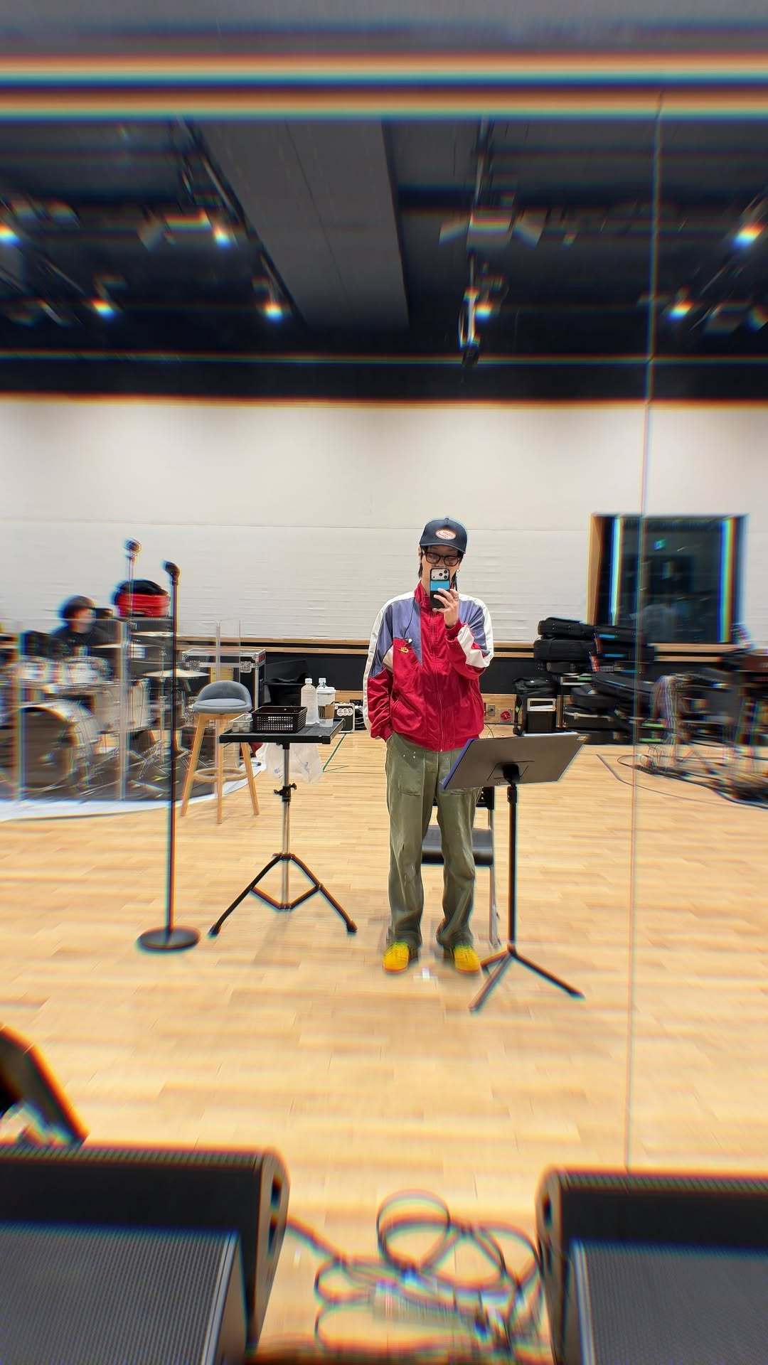 “CB百蓝_。260501金钟云 ins story更新： 