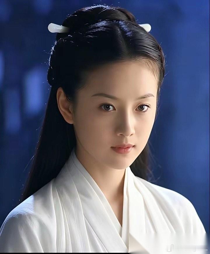 作为唯一戏里不输刘亦菲的女人，董洁的遗憾，大概就是没在颜值巅峰期，留下一个适配的