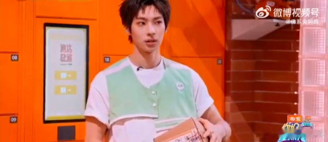 汪苏泷的凸面镜是颜安家里的打卡点你好星期六 给送的礼物也太有创意了！凸面镜秒变家