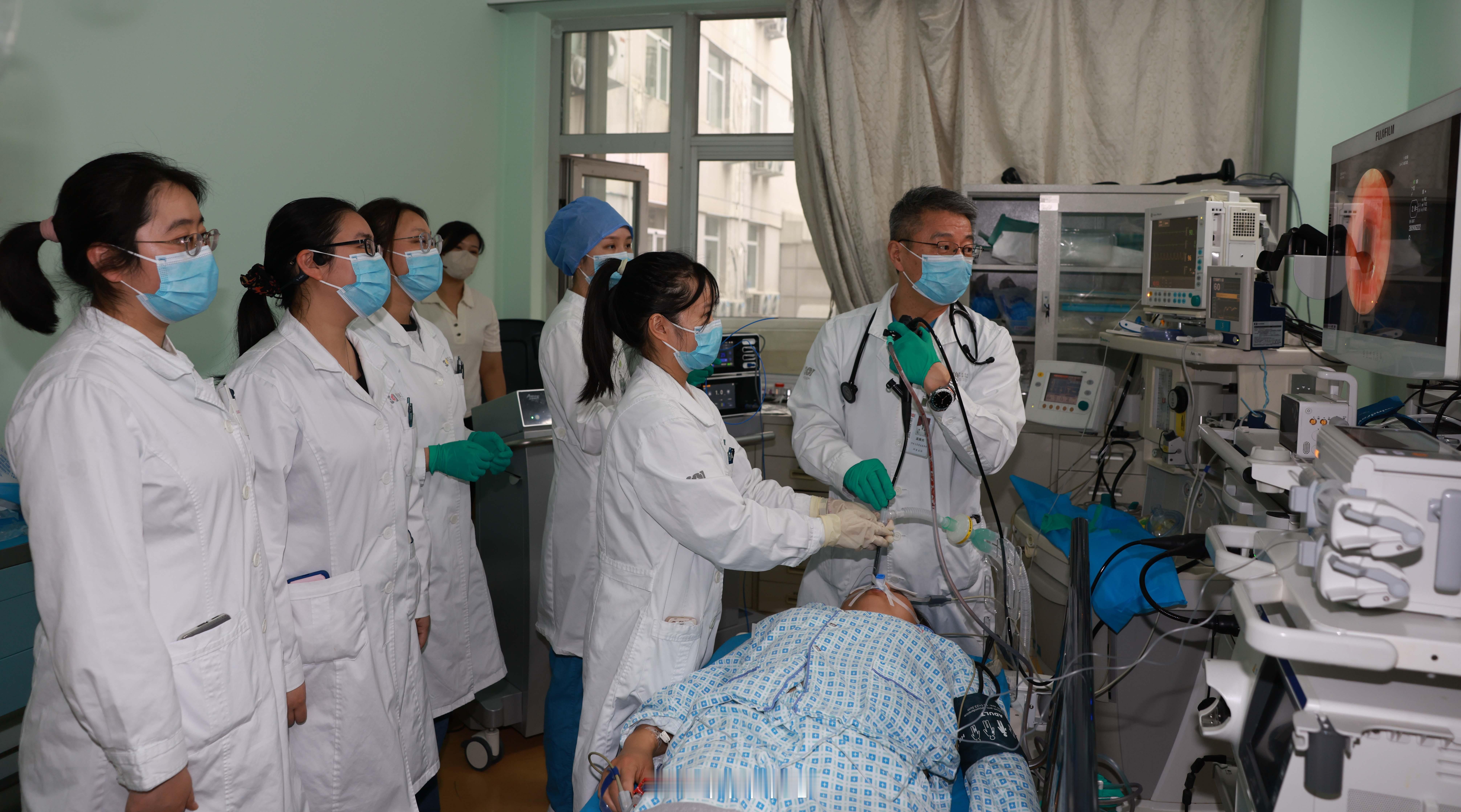 【军医团队成功救治重症肺癌患者】近日，解放军总医院第四医学中心呼吸与危重症医学科